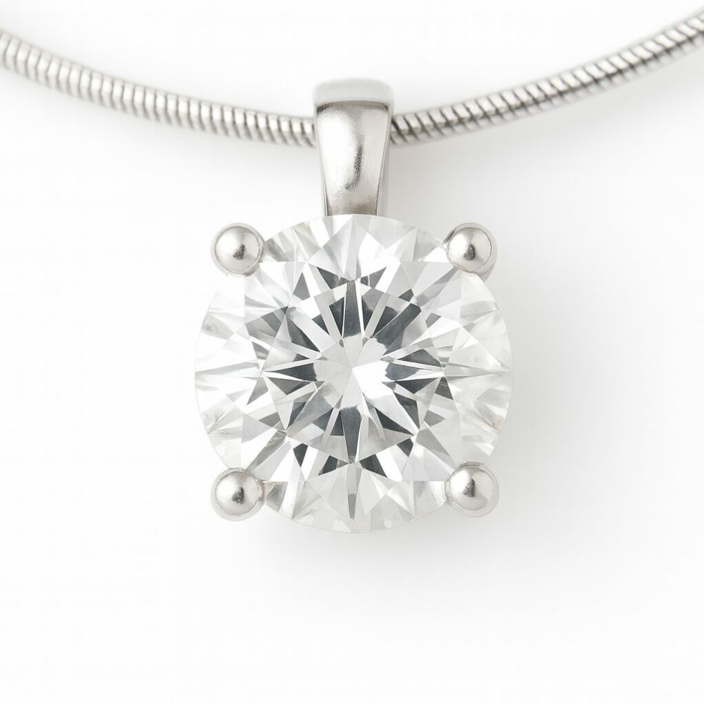 Pendentif solitaire diamant chaîne serpent