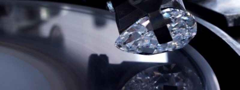 taille et polissage d'un diamant poire