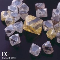 diamanti grezzi forma ottaedrica